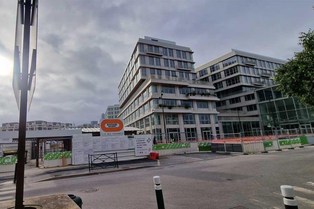 Vue extérieure du campus Engie en région parisienne